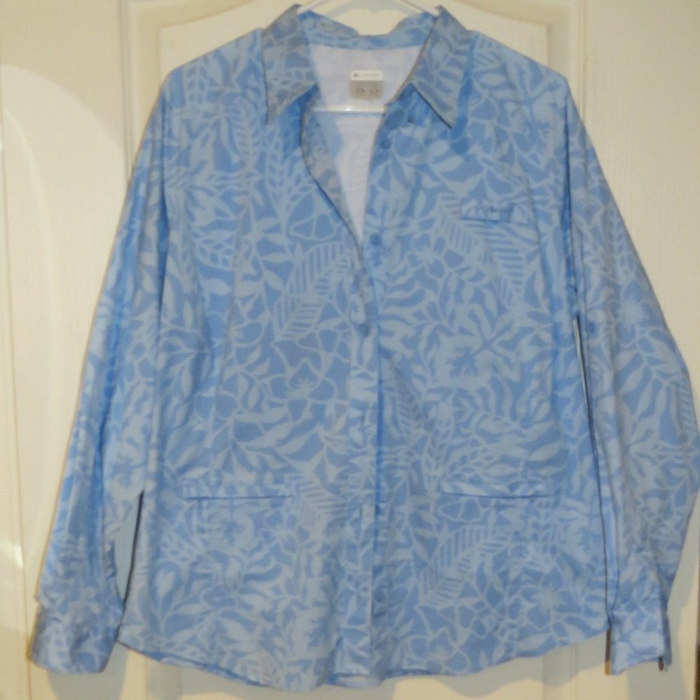 Columbia Sports Company Button-up Shirt Size Large